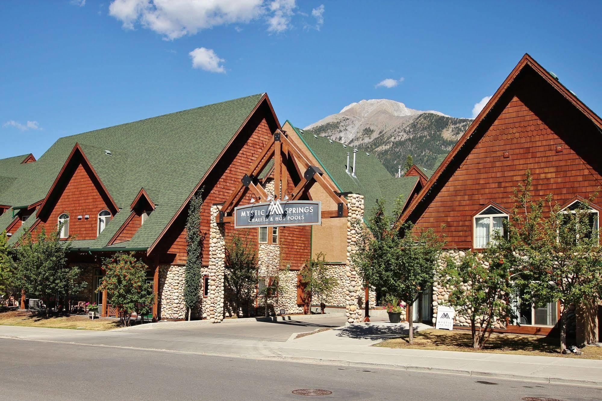 Mystic Springs Chalets & Hot Pools Canmore Exterior photo