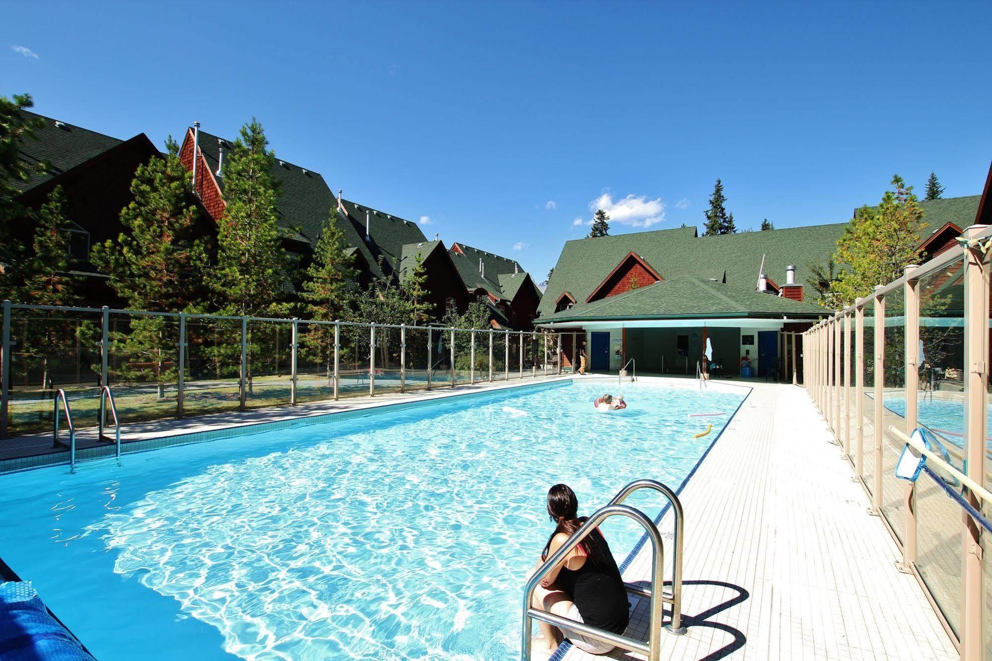 Mystic Springs Chalets & Hot Pools Canmore Exterior photo