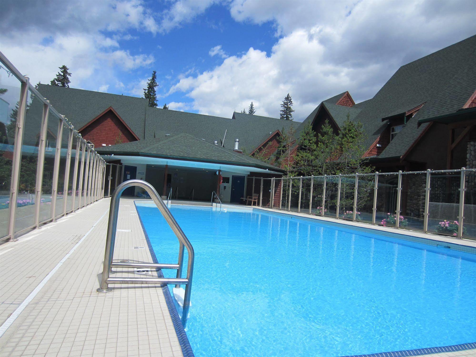 Mystic Springs Chalets & Hot Pools Canmore Exterior photo