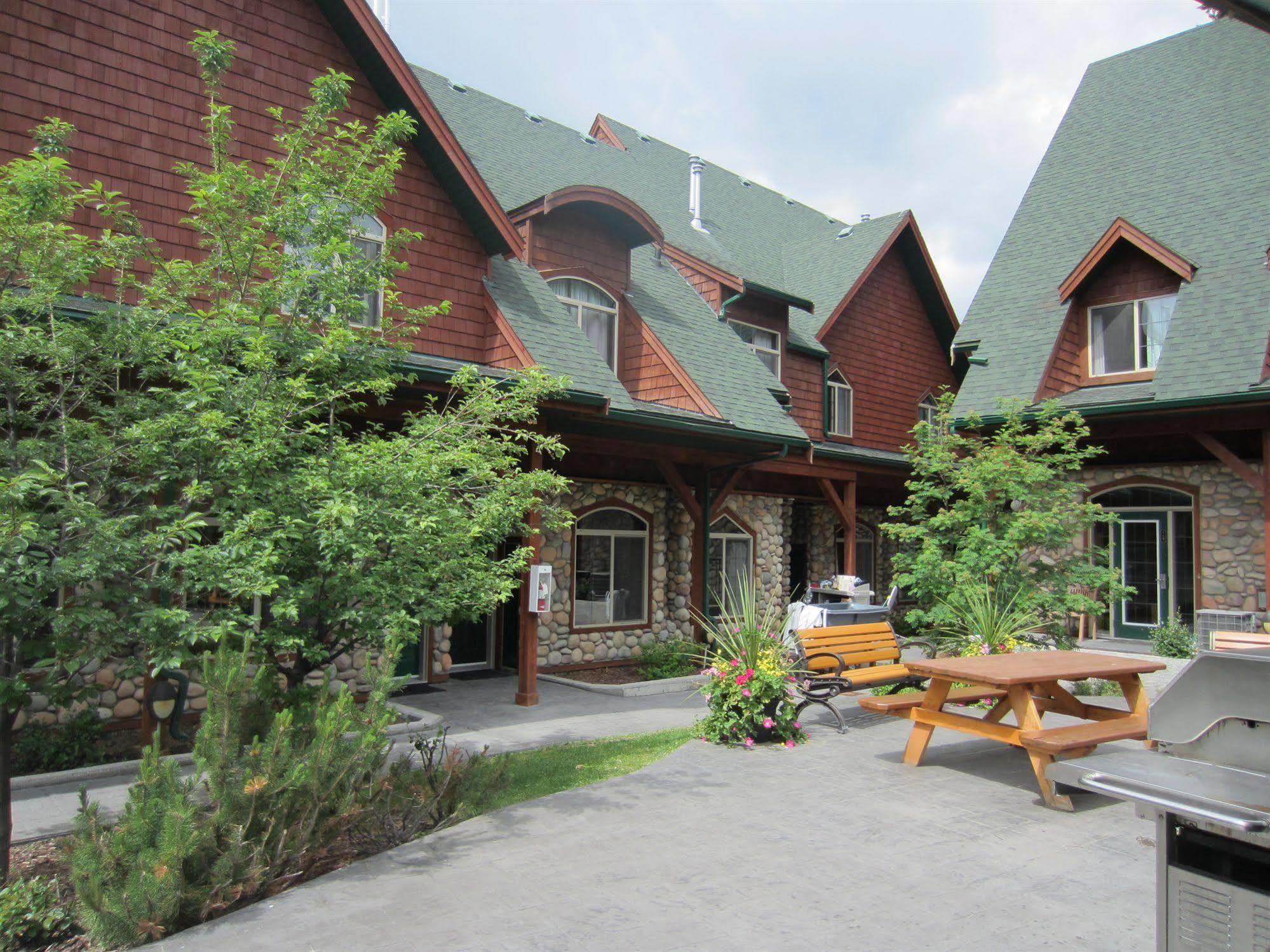 Mystic Springs Chalets & Hot Pools Canmore Exterior photo